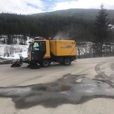 Kjøretøy på en vei